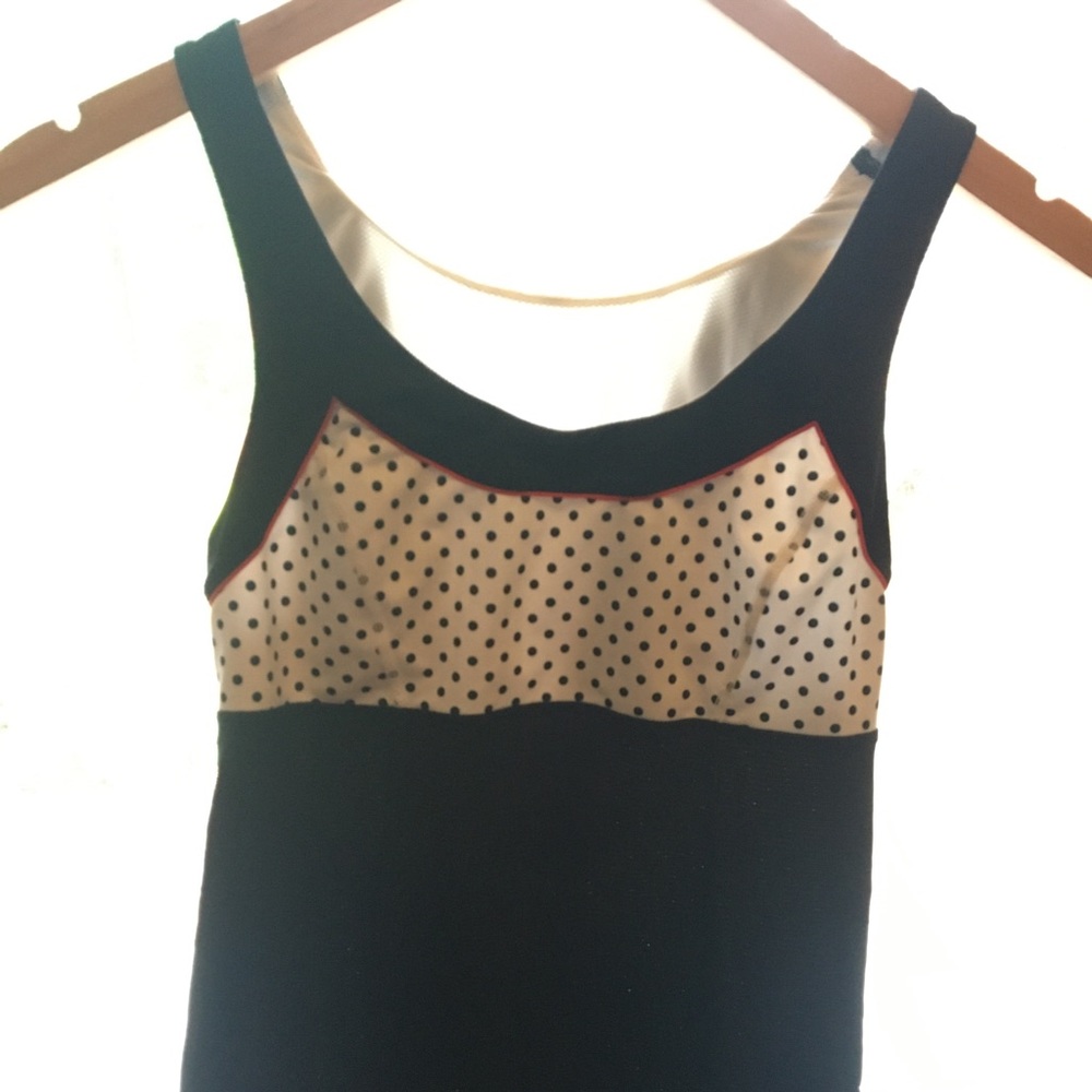 Black & white Lulu lemon tank 🍋